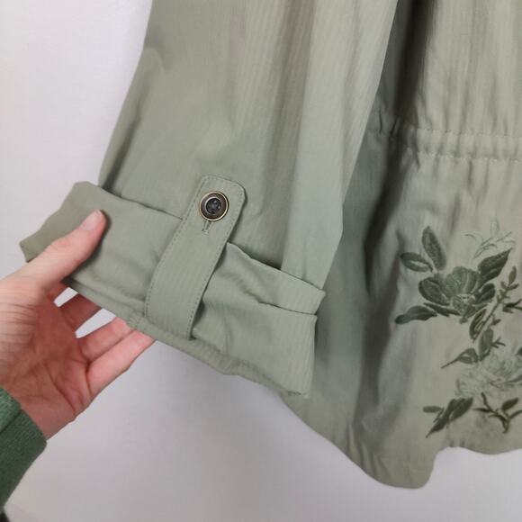 Zenergy by Chicos Embroidered Hooded Jacket Womens Chico’s Size 2 Sage Green - Picture 3 of 9
